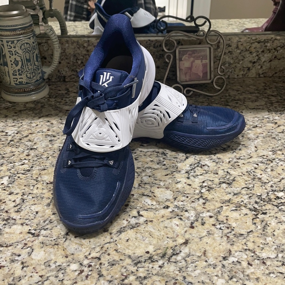 Nike tennis shoes